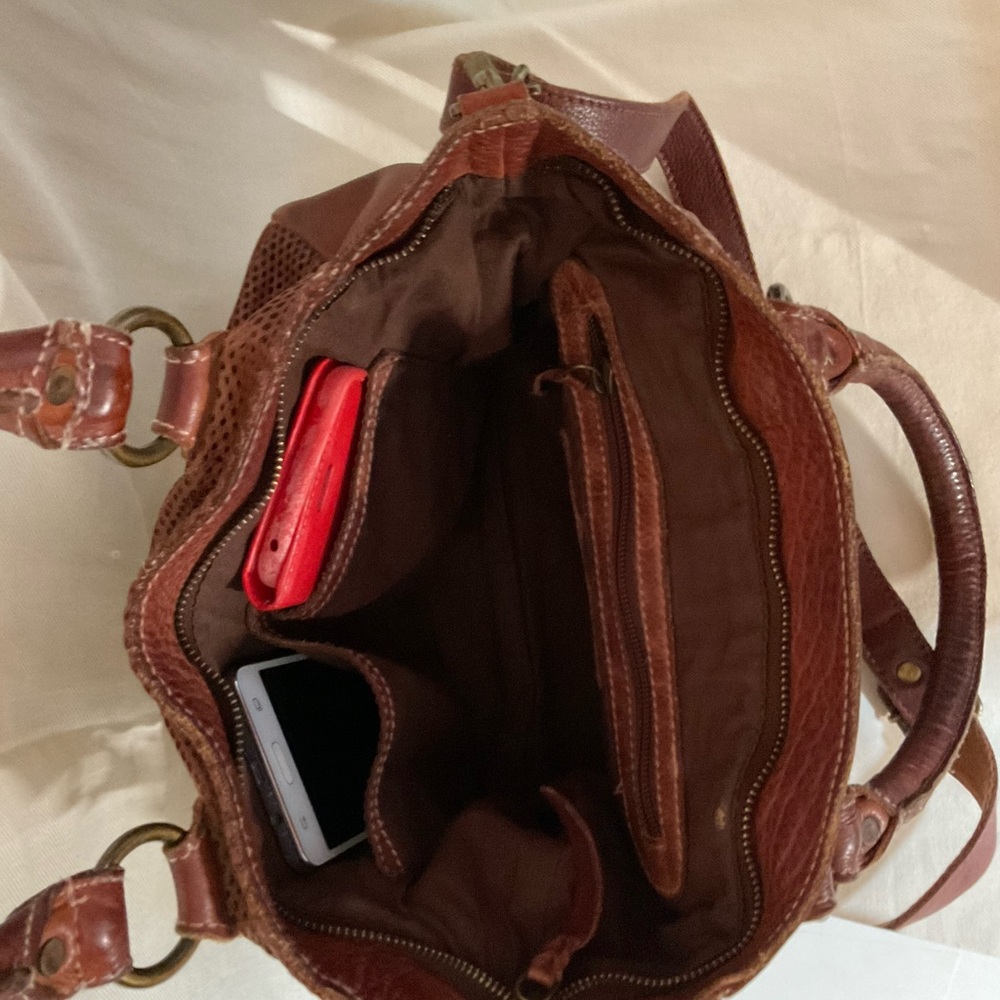 Chic Brown Leather Tote Bag - Picture 4 of 9